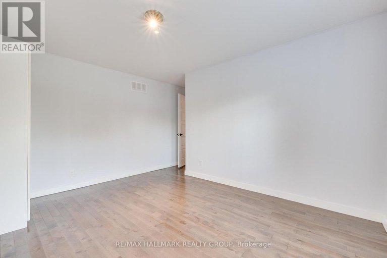 28765719/900-wingate-drive/elmvale-acresurbandale/ottawa/ontario/K1G1S5_30