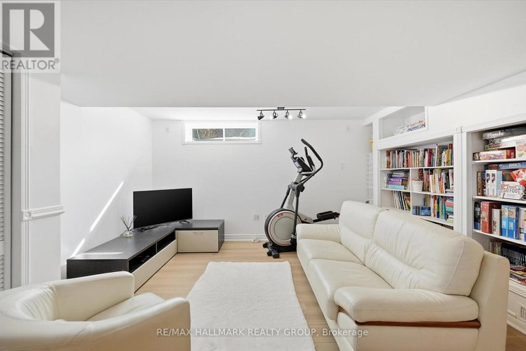 29425296/1660-country-walk-drive/chapel-hill/ottawa/ontario/K1C8E2_38