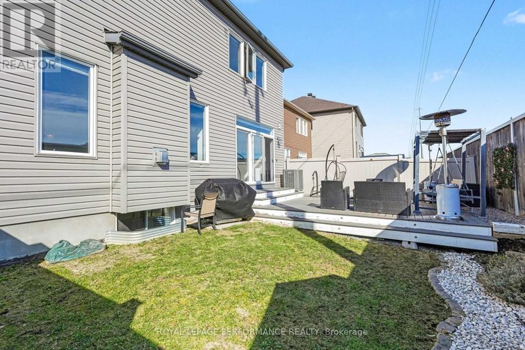 29669159/504-yellow-birch-street/mer-bleuebradley-estatesanderson-park/ottawa/ontario/K1W0J3_32