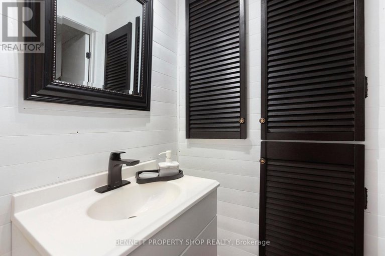 28778645/846-borland-drive/chatelaine-village/ottawa/ontario/K1E1X5_20