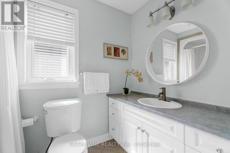 28366149/709-melbourne-avenue/laurentianview/ottawa/ontario/K2A1X4_28