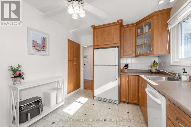 29585556/20-mulvagh-avenue/borden-farmstewart-farmcarleton-heightsparkwood-hills/ottawa/ontario/K2E6M6_17