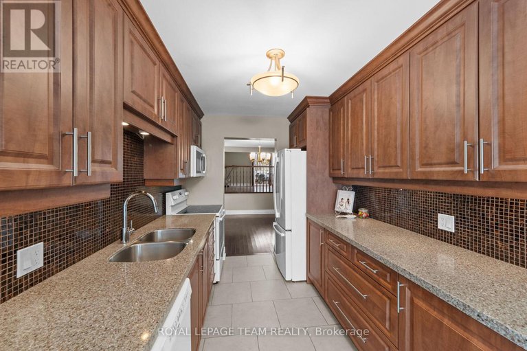 29111862/828-kingfisher-crescent/chatelaine-village/ottawa/ontario/K1E2L4_6