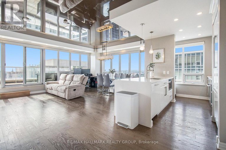 29214718/2706-195-besserer-street/sandy-hill/ottawa/ontario/K1N7J6_2