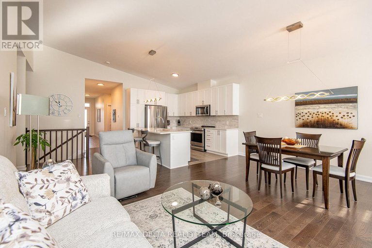 29382128/373-sterling-avenue/town-of-rockland/clarence-rockland/ontario/K2K0L4_16