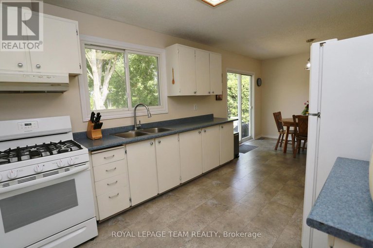 28735574/82-maitland-street-s/richmond/ottawa/ontario/K0A2Z0_12