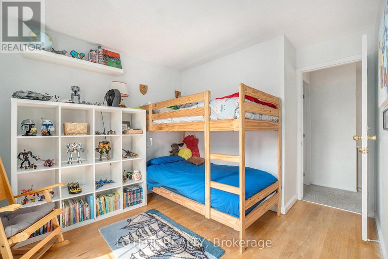 29061693/427-kintyre-private/carleton-square/ottawa/ontario/K2C3M9_19