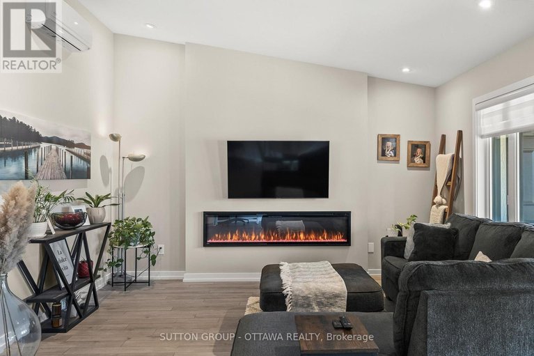 29586662/294-308-masters-lane/town-of-rockland/clarence-rockland/ontario/N1A2W1_18