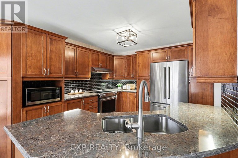 29556769/91-rembrandt-drive/embrun/russell/ontario/K0A1W0_12