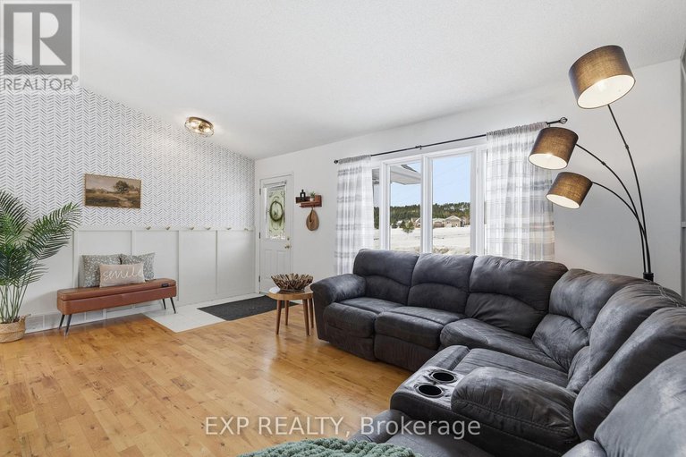 29437071/2174-lemery-street/clarencerockland-twp/clarence-rockland/ontario/K0A1E0_9