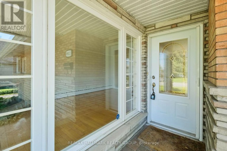 28379046/1399-aurele-street/pineview/ottawa/ontario/K1B3L4_8