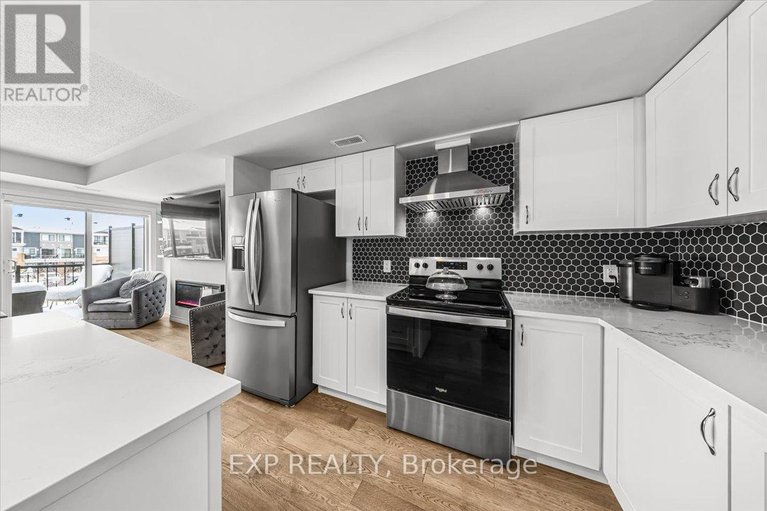 29476652/704-lapland-private/emerald-meadowstrailwest/ottawa/ontario/K2V0S4_12