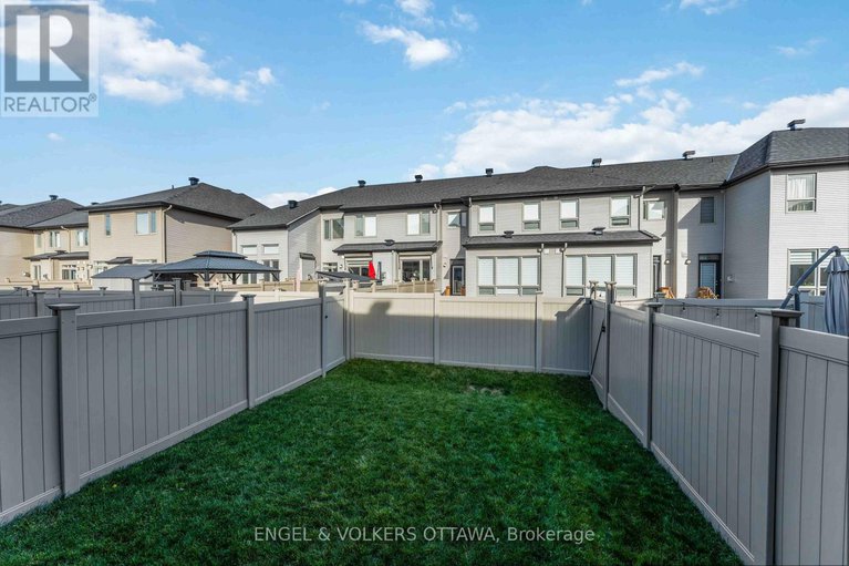 29006127/781-cairn-crescent/mer-bleuebradley-estatesanderson-park/ottawa/ontario/K1W0P7_42