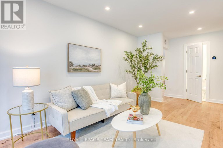 28847948/21-equestrian-drive/bridlewood/ottawa/ontario/K2M1B8_7