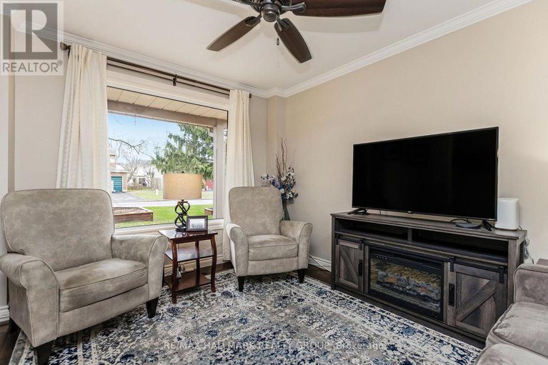 29403052/328-mceachern-crescent/bilberry-creekqueenswood-heights/ottawa/ontario/K1E3K3_9