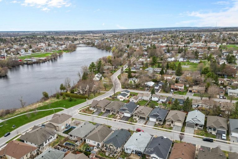 29486299/597-robert-hill-street/almonte/mississippi-mills/ontario/K0A1A0_31