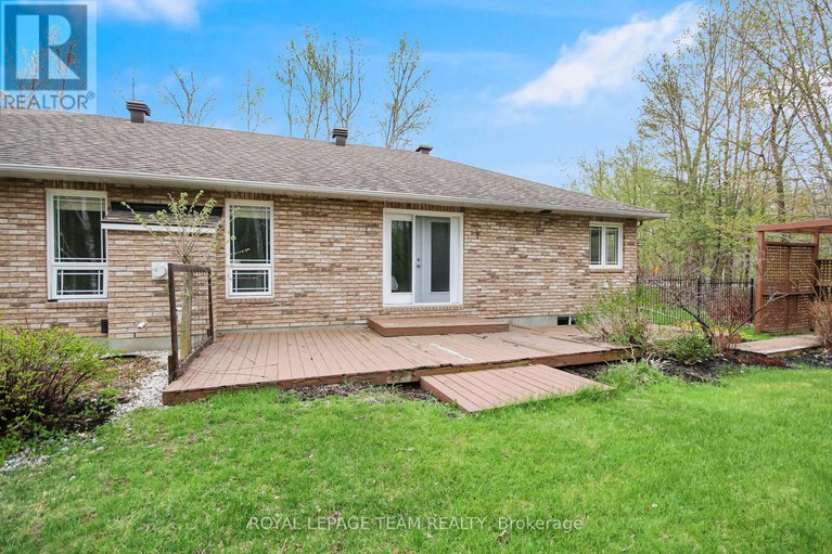 28297086/5719-stuewe-drive/manotick-east-to-manotick-station/ottawa/ontario/K4M1L2_37
