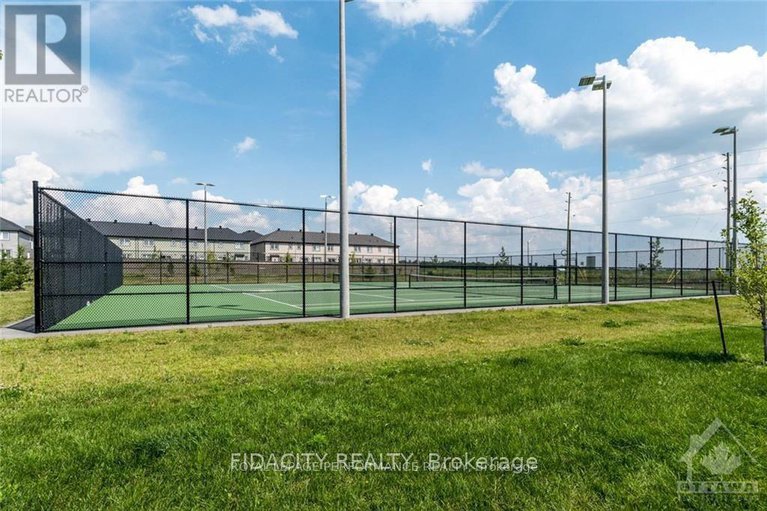 29218356/390-crownridge-drive-n/emerald-meadowstrailwest/ottawa/ontario/K2M3A4_23