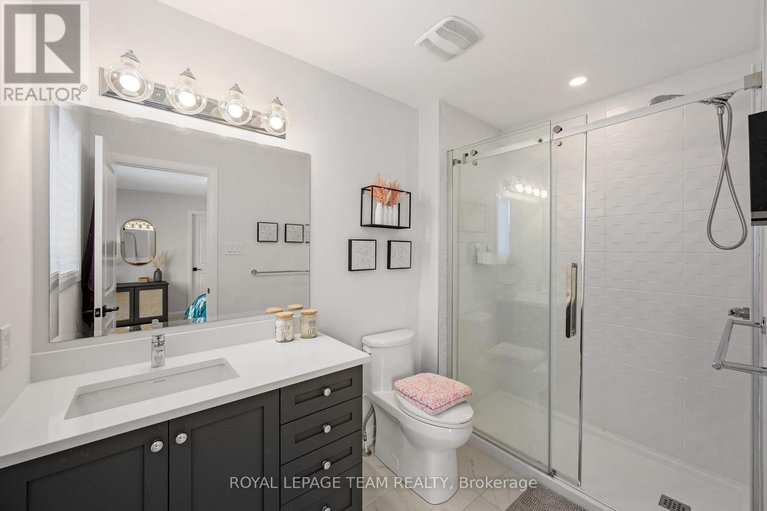 29682994/98-ralph-erfle-way/half-moon-bay/ottawa/ontario/K2J6W2_31
