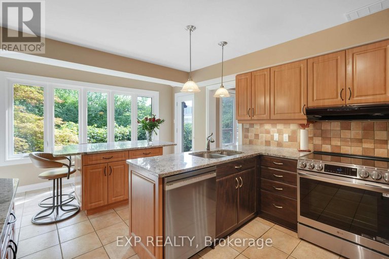 28764133/2106-lamira-street/applewood-acres/ottawa/ontario/K1H8N9_7