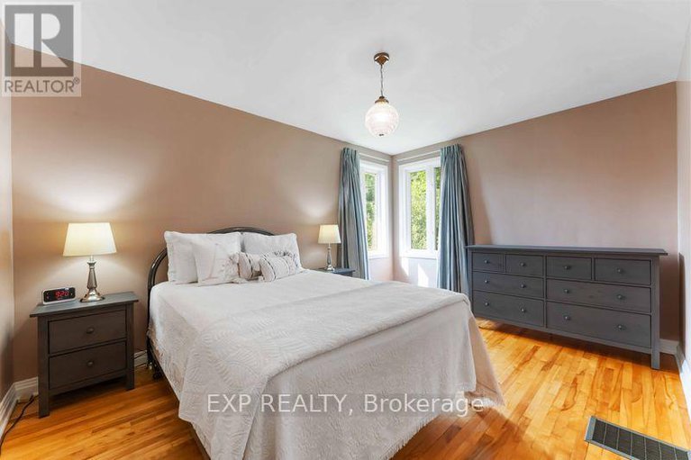 28608756/6-lyall-street/city-viewskylinefisher-heightsparkwood-hills/ottawa/ontario/K2E5G6_10