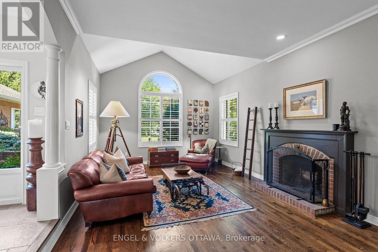 28790851/5557-pettapiece-crescent/manotick-village-manotick-estates/ottawa/ontario/K4M1C5_12