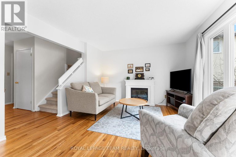 28234836/107-melanie-crescent/glencairnhazeldean/ottawa/ontario/K2L2E4_18
