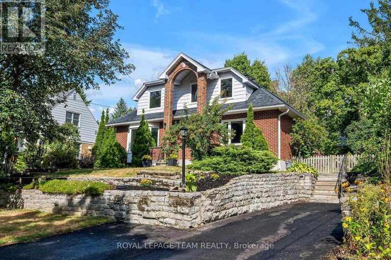 28806110/2233-beaver-avenue/alta-vista/ottawa/ontario/K1H7W3_1