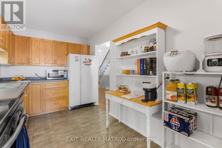 29047468/26-42-oakhaven-private/overbrookcastle-heights/ottawa/ontario/K1K4K1_9