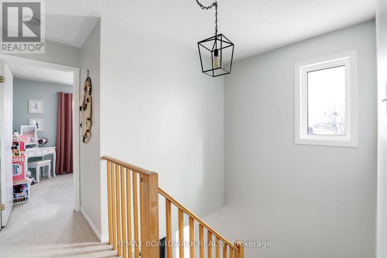 29374178/2094-sunland-drive/fallingbrookgardenway-south/ottawa/ontario/K4A3L1_19