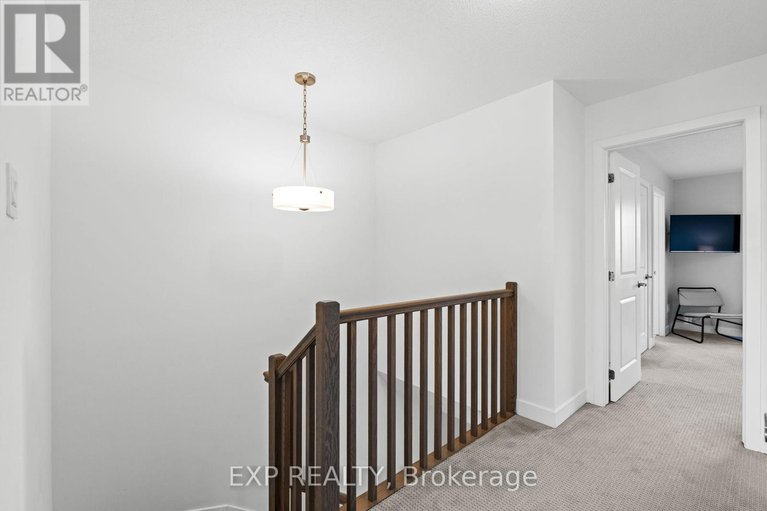 28297698/653-putney-crescent/stittsville-south/ottawa/ontario/K2S2N7_21