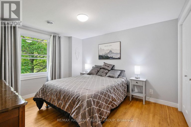 28552102/1430-royal-maple-drive/cumberland-ridge/ottawa/ontario/K4C1B5_23