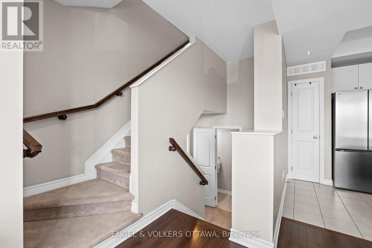 28498839/618-lauraleaf-crescent/half-moon-bay/ottawa/ontario/K2J6G9_7
