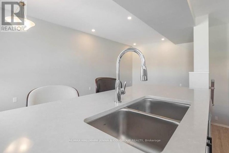 28934994/520-galmoy-way/half-moon-bay/ottawa/ontario/K2J6V1_10