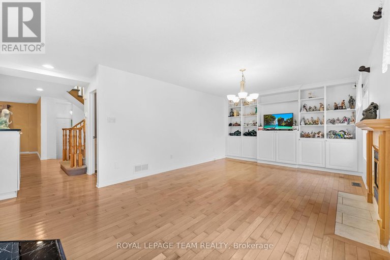 28771341/18-oakham-ridge/morgans-grantsouth-march/ottawa/ontario/K2K3B3_17