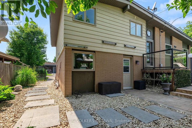28637797/1175-bonnie-crescent/copeland-park/ottawa/ontario/K2C1Z7_31