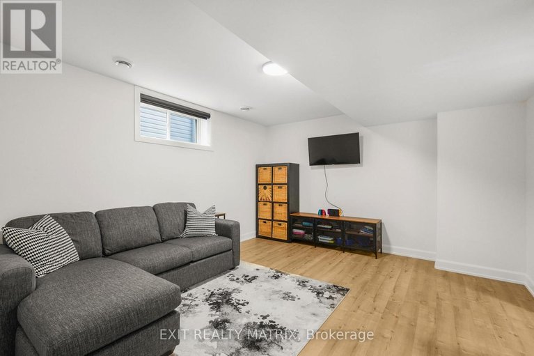 29640036/1200-montblanc-crescent/embrun/russell/ontario/K0A1W0_26