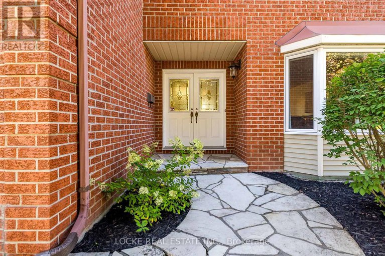 28873478/1668-sansonnet-street/mer-bleuebradley-estatesanderson-park/ottawa/ontario/K1C5Y6_2