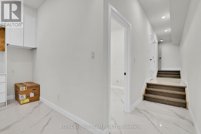 29076233/826-alpine-avenue/queensway-terrace-north/ottawa/ontario/K2B5R6_36