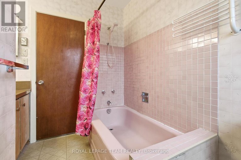 29612098/57-sullivan-avenue/meadowlandscrestview/ottawa/ontario/K2G1V1_13