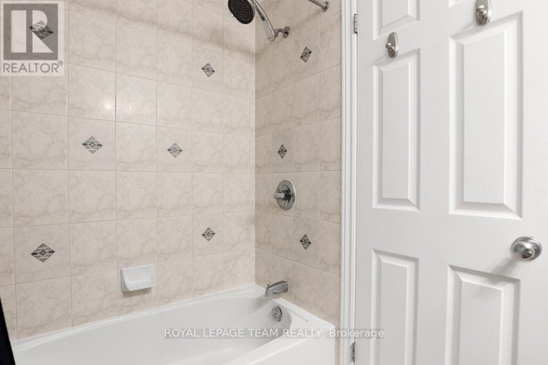 28754800/a-560-chapman-mills-drive/strandherd/ottawa/ontario/K2J3V2_32