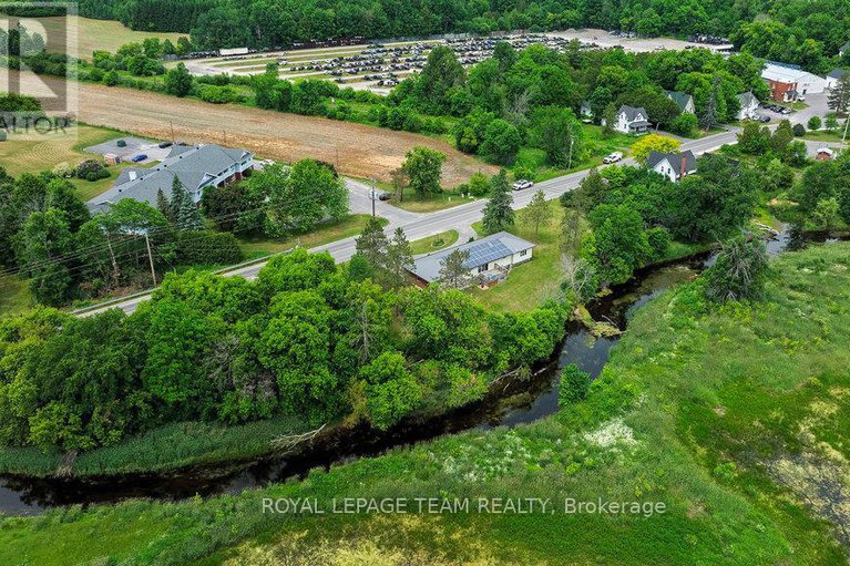 29224787/517-donald-b-munro-drive/carp/ottawa/ontario/K0A1L0_3