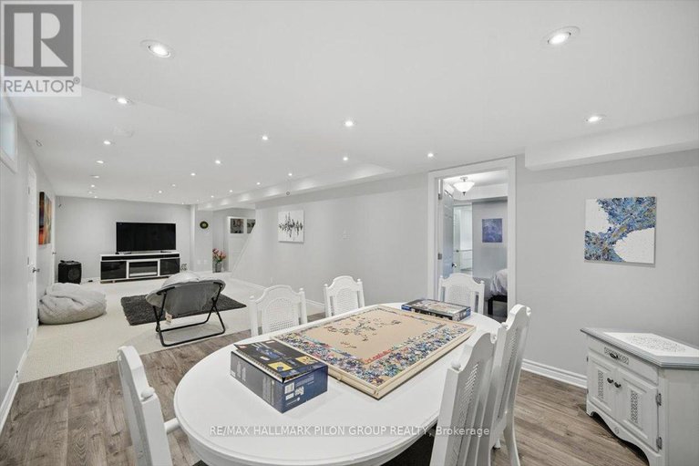 28453219/54-fardon-way/hunt-club-park/ottawa/ontario/K1G4N4_26