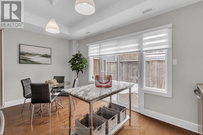 28335496/b301-124-guigues-avenue/lower-townbyward-market/ottawa/ontario/K1N5H7_19