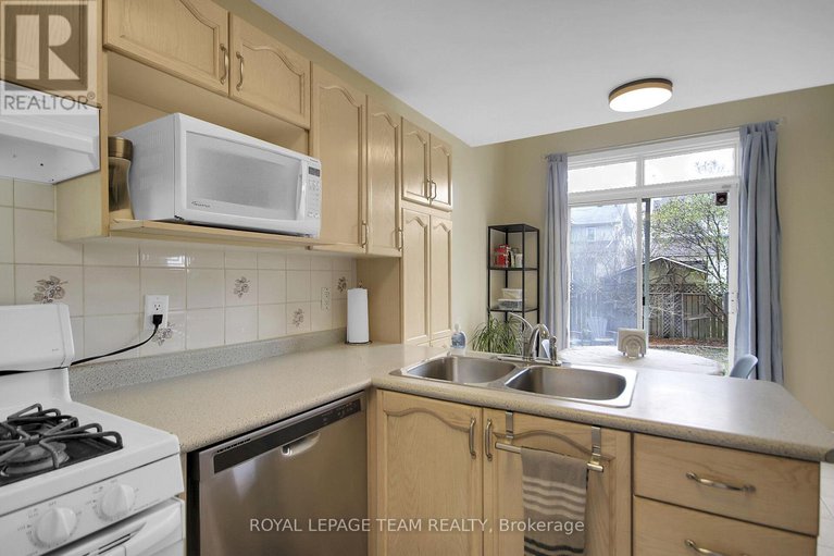 28518237/102-longshire-circle/longfields/ottawa/ontario/K2J4K8_7