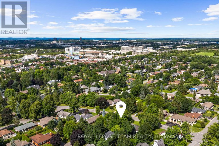 28660553/1952-fairbanks-avenue/alta-vistafaircrest-heights/ottawa/ontario/K1H5Y4_37