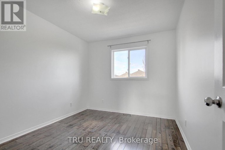 28416739/133-kinross-private/morgans-grantsouth-march/ottawa/ontario/K2K3P9_24