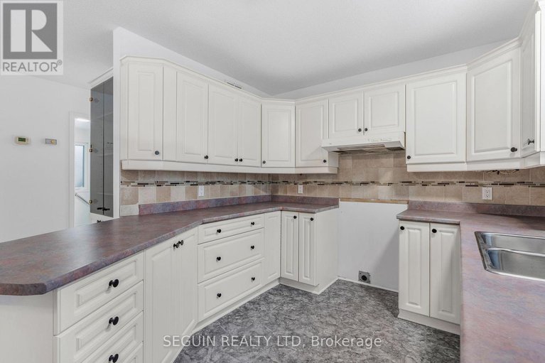 29211011/3704-pattee-road-e/east-hawkesbury-twp/hawkesbury/ontario/K6A2R2_10