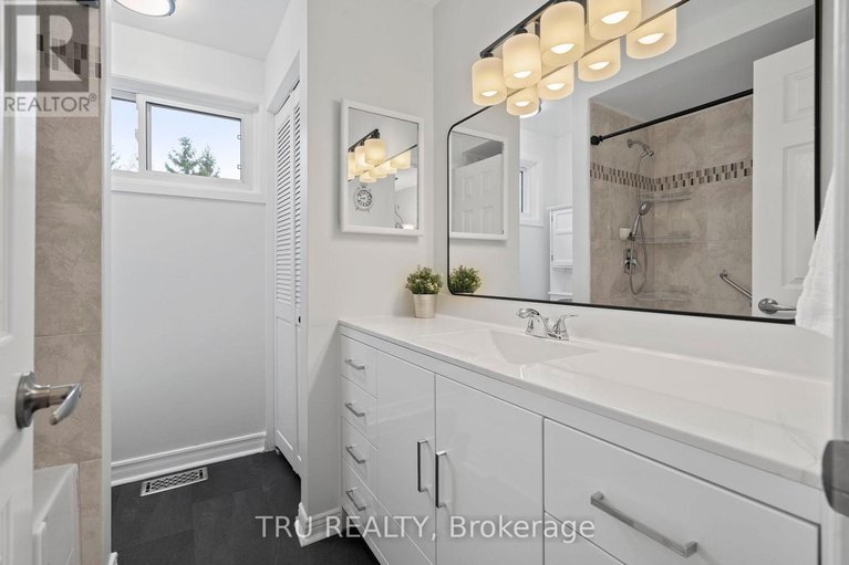 29611395/256-hoylake-crescent/bilberry-creekqueenswood-heights/ottawa/ontario/K1E2M8_34