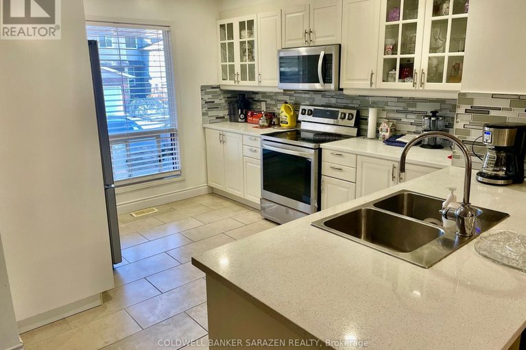 28921188/15-sturbridge-private/hunt-club-parkgreenboro/ottawa/ontario/K1T3J6_2